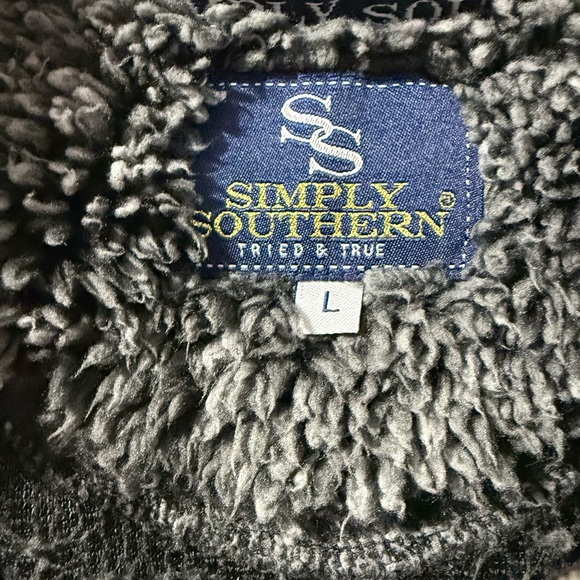 Simply Southern Heathered
Quarter Zip Sherpa Pullover in Phantom Grey Size Small - Picture 10 of 13
